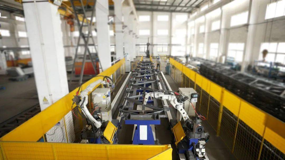 西藏40MW槽式光热发电项目首台集热器工厂试组装成功